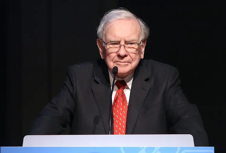 Buffett: deve responder cerca de 60 perguntas na Conferência Anual da Berkshire Hathaway (by Monica Schipper/WireImage)/Getty Images)