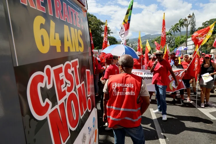 As manifestações de 31 de janeiro — com entre 1,27 e 2,8 milhões de pessoas — foram as maiores contra a reforma social na França em três décadas (AFP/AFP)