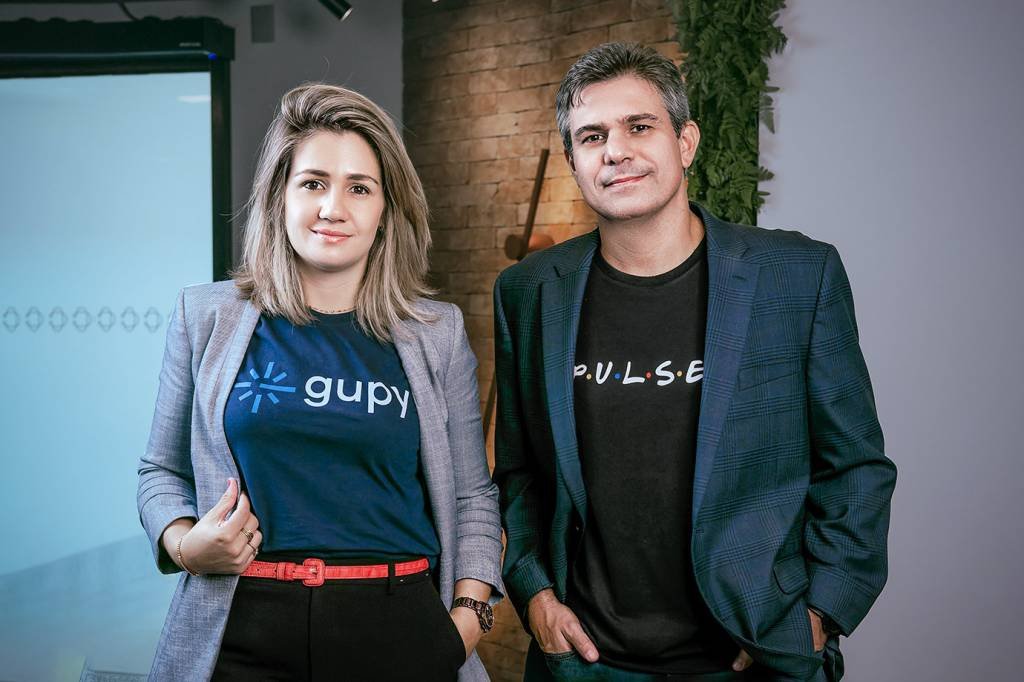 Mariana Dias, CEO da Gupy e Cesar Nanci, CEO da Pulses: novo M&A para criar principal plataforma de RH da América Latina (Gupy/Divulgação)