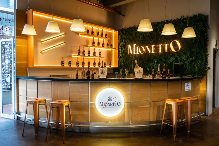 Bar pop-up Mionetto no Eataly em São Paulo (BBDA/Divulgação)