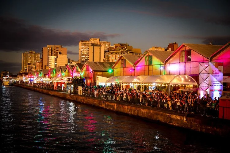 Cais Mauá, em Porto Alegre, durante o South Summit 2022: três dias, mais de 20.000 pessoas passaram pelo evento (Divulgação/Divulgação)