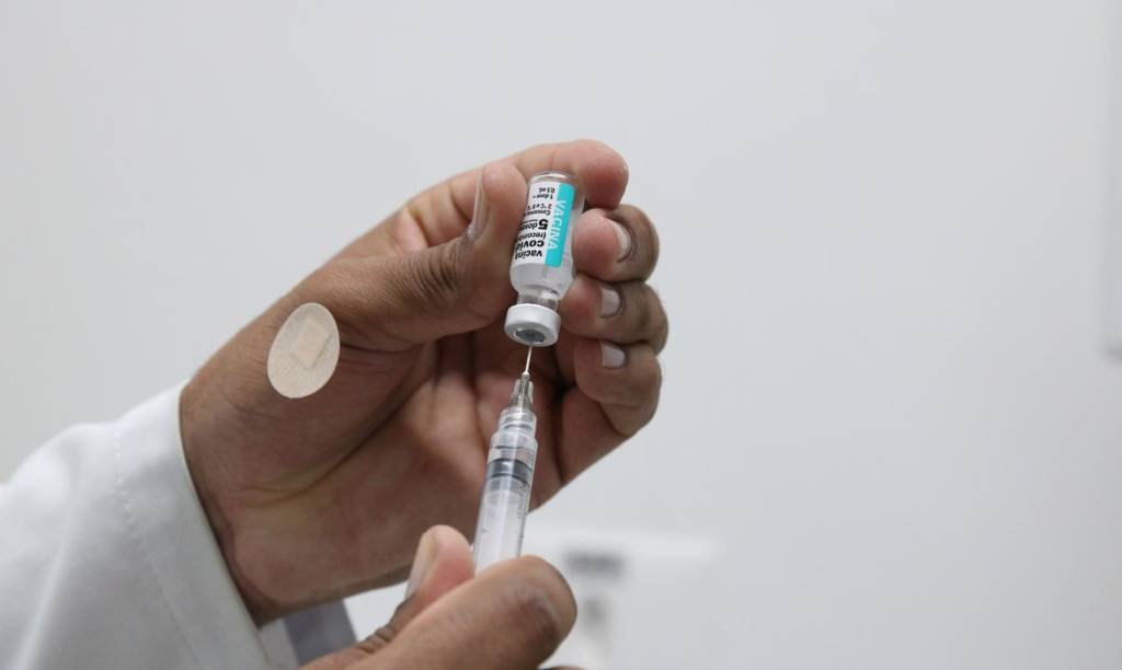 Vacinação contra covid-19. (Rovena Rosa/Agência Brasil)
