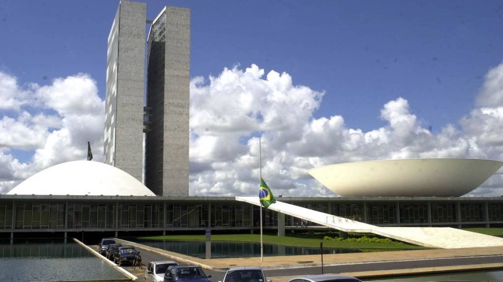 Com arcabouço fiscal e temor da oposição por Bolsonaro, Congresso não tira CPMI do papel