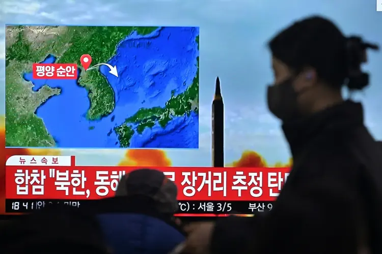 O lançamento aconteceu poucos dias após Pyongyang disparar vários mísseis de cruzeiro em direção ao Mar Amarelo (AFP/AFP)