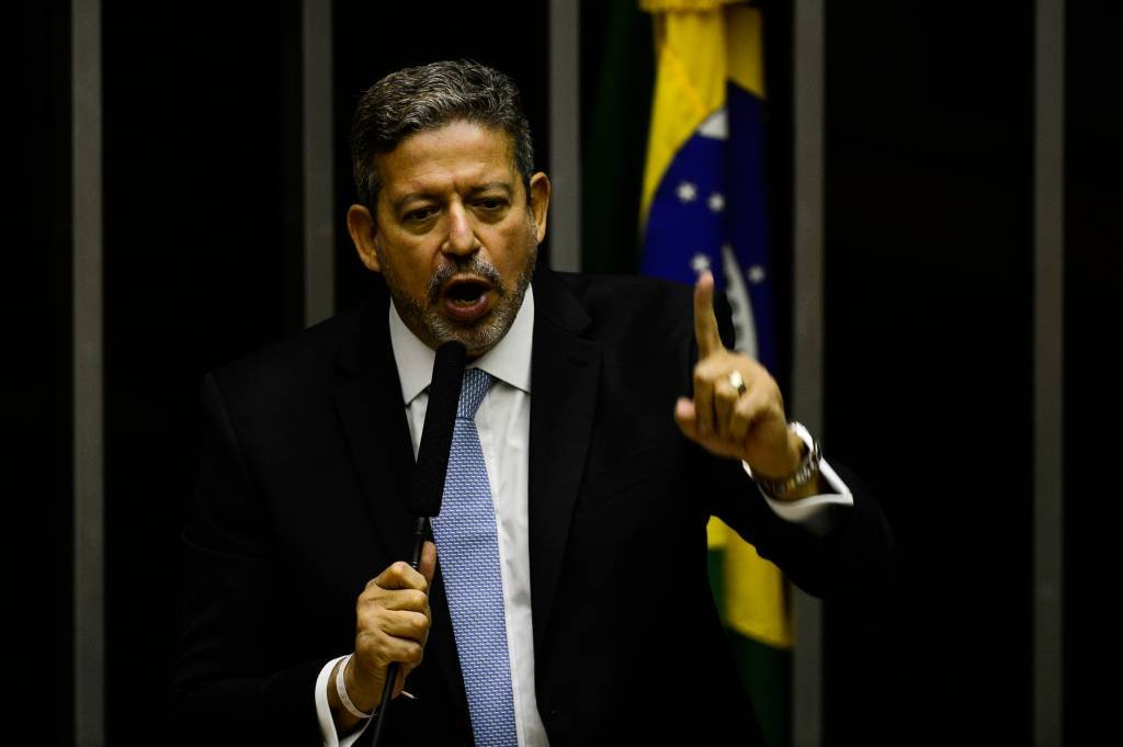 O deputado Arthur Lira discursa durante sessão para eleição dos membros da mesa diretora da Câmara dos Deputados (Marcelo Camargo/Agência Brasil)