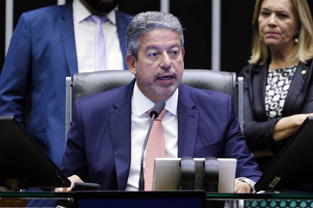 Lira terá reunião com Galípolo sobre acordo 'fora do Congresso' para MP do Carf