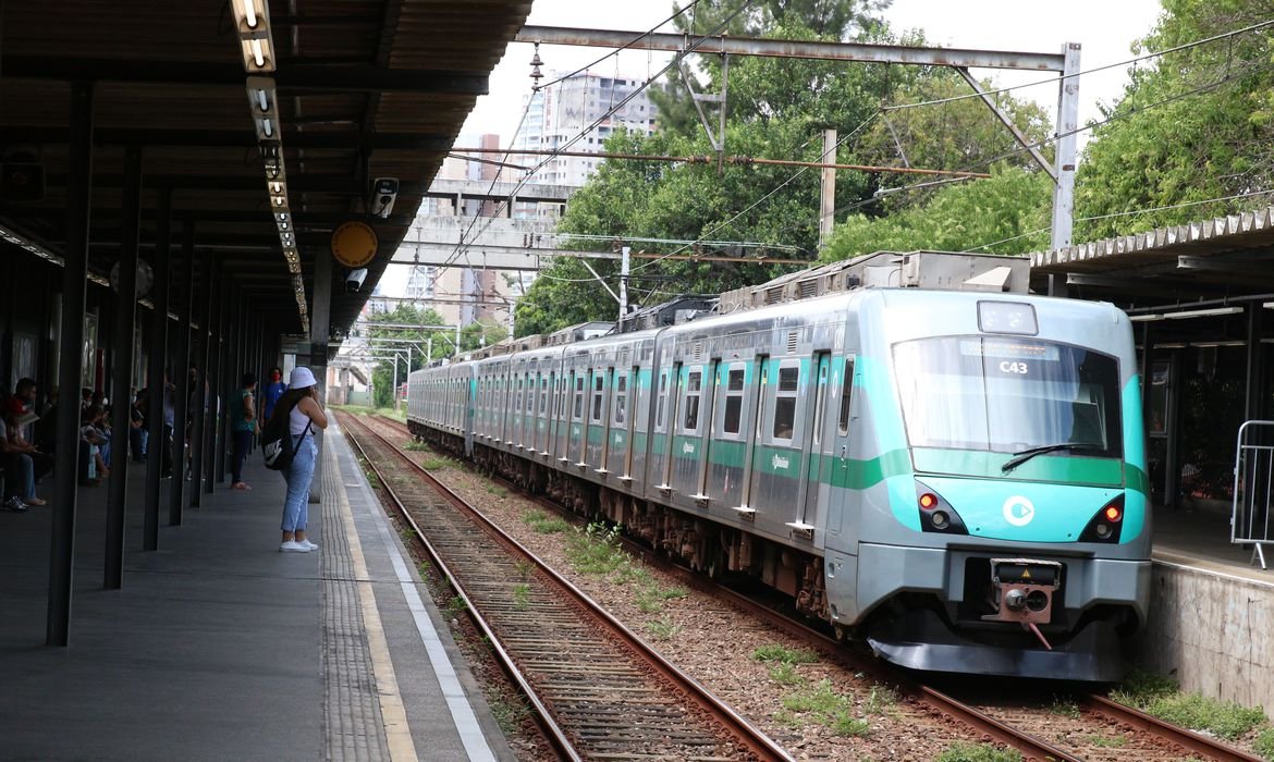 Linha 9-Esmalda da ViaMobilidade opera com intervalo maior entre estações nesta terça-feira, 18