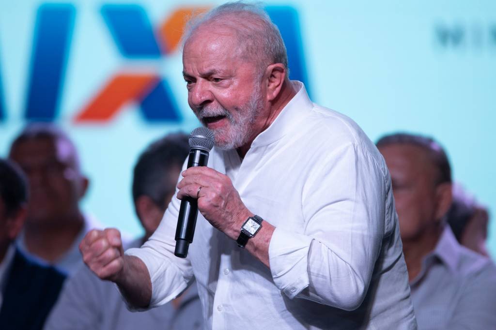 Lula confirma aumento da faixa de isenção do IR para R$ 2,64 mil e reajuste do salário mínimo