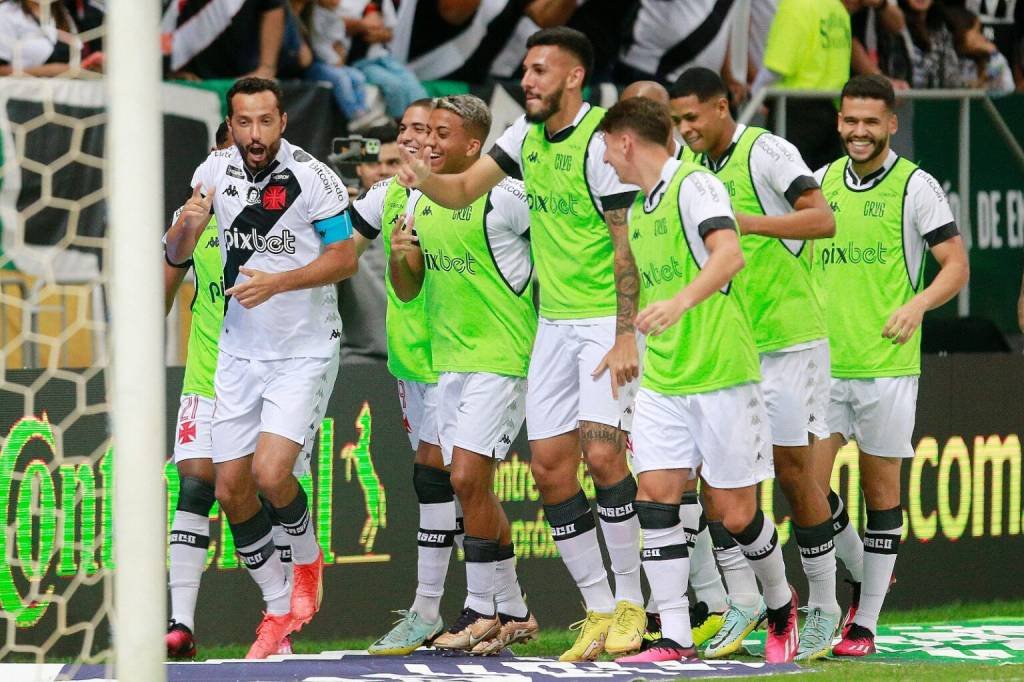 Jogos de futebol hoje, segunda, 27; onde assistir ao vivo e horários