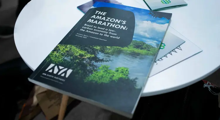 O relatório 'A Maratona Amazônica' foi produzido pela AYA Earth Partners e traz 11 jornadas para o Brasil liderar a corrida pelo carbono zero (Divulgação/Divulgação)