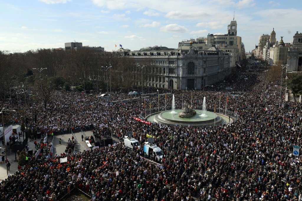 Multidão protesta em Madri em defesa do sistema público de saúde