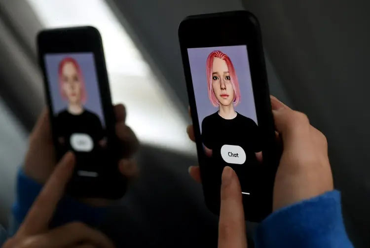 Os usuários da Inteligência Artificial Replika só queriam conversar com seu avatar personalizado, para diálogos românticos ou sensuais. (AFP/AFP)