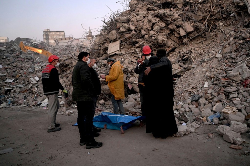 Resgates milagrosos acontecem na Turquia e Síria uma semana após terremoto