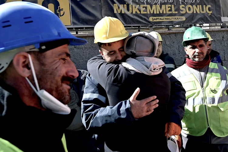 Terremoto: A Turquia suspendeu os trabalhos de resgate em algumas regiões (AFP/AFP)
