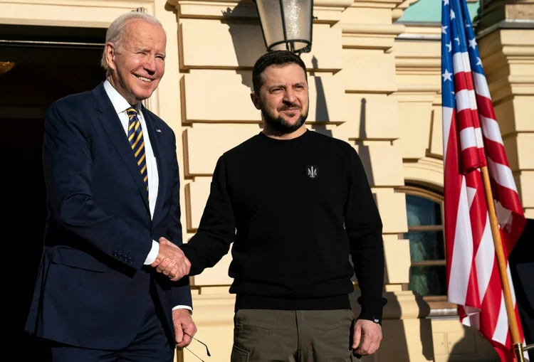 Joe Biden e Volodymyr Zelensky (Emmanuel PEUCHOT/AFP)
