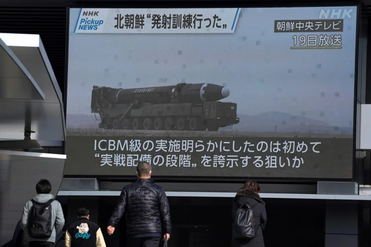 Mísseis: Os quatro mísseis Hwasal-2 foram lançados da cidade de Kim Chaek (parte centro-leste do país) no mar do Japão (AFP/AFP Photo)