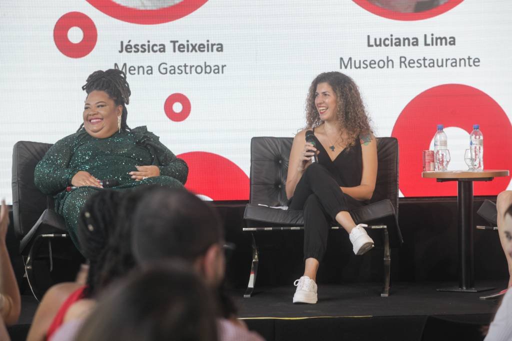 Coca-Cola Brasil: as Chefs Dona Carmem Virgínia e Jessica Teixeira, do Menah Gastrobar, no evento especial do Dia Internacional das Mulheres promovido pela companhia (Midori De Lucca/Reprodução)
