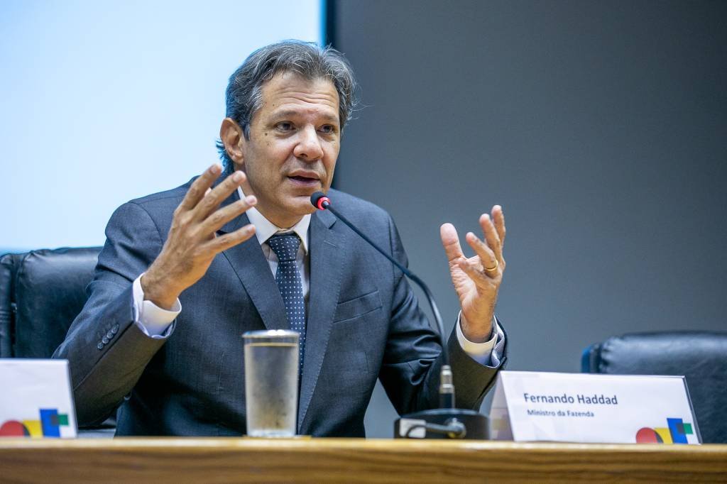Fernando Haddad: Na terça, ao anunciar a medida provisória que estabeleceu a reoneração do PIS/Cofins sobre gasolina e etanol e a taxação de exportação sobre óleo cru (Ministério da Fazenda/Flickr)