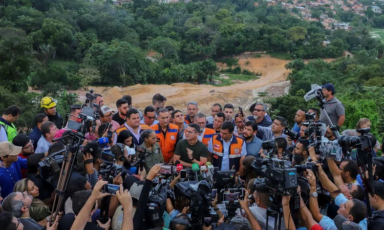 Na capital do Amazonas, as fortes chuvas deste sábado fizeram com que 172 famílias perdessem as casas (Clóvis Miranda / SECOM/Agência Brasil)