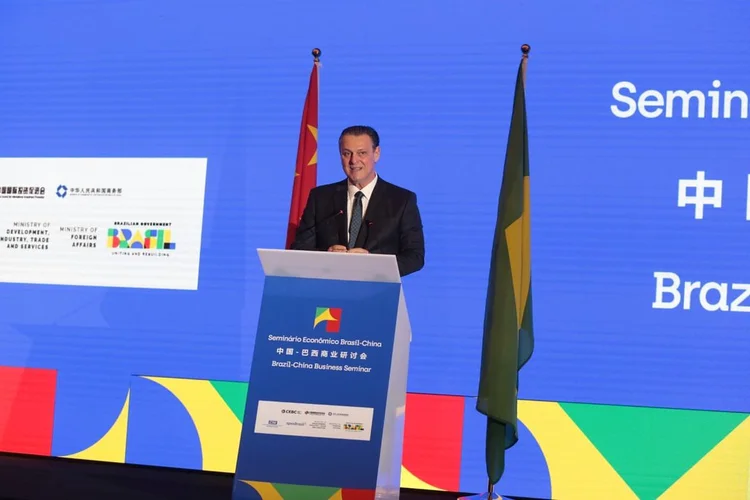 Carlos Fávaro durante evento em Pequim: houve avanços na negociação de produtos como algodão, milho e gergelim (Guilherme Martimon/Mapa/Divulgação)