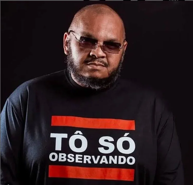 Conhecido pelos hits Tô só observando”, “Rap do Piolho” e “Dois Maluco num Opala 71”, Jamaika é natural de Brasília e iniciou sua carreira no grupo Álibi, junto com seu irmão, Kabala (Instagram/Reprodução)