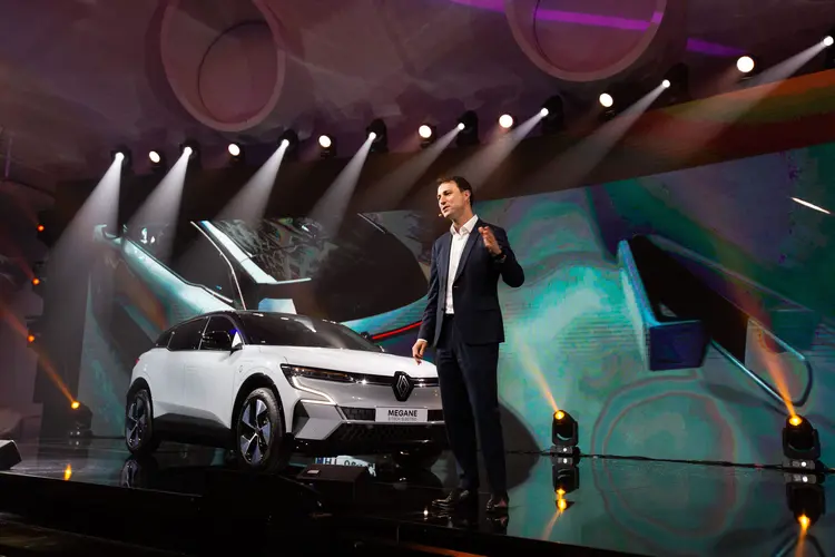 O VP Bruno Hohmann em apresentação do Renault Megane E-Tech: carro chega no segundo semestre. (Renault/Divulgação)