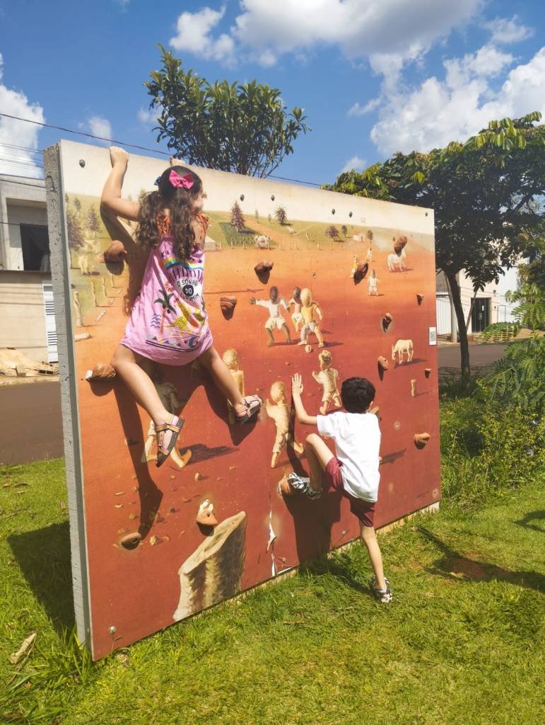 Foto 9 - Atividade estimula o público a conhecer as réplicas de obras de Candido Portinari - Divulgacao