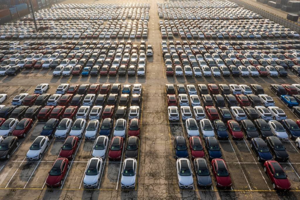 Para sobreviver, fabricantes de automóveis começam a baixar preços na China