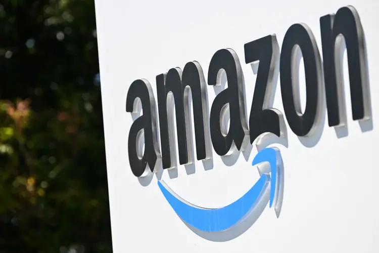 Amazon: a Amazon não só deve lançar este novo portal de baixo custo, mas também começou a reduzir as taxas cobradas dos comerciantes que vendem roupas a preços baixos. (PATRICK T. FALLON/Getty Images)