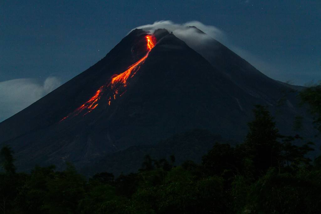 Monte Merapi, na Indonésia. (Alfian Widiantono/Getty Images)