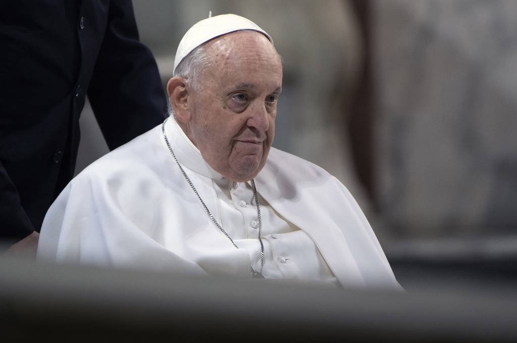 Francisco: Procedimento acontece há dois meses após o Pontífice argentino ser internado com quadro de bronquite (Pool/A.Giuliani/GG/Mondadori Portfolio/Getty Images)