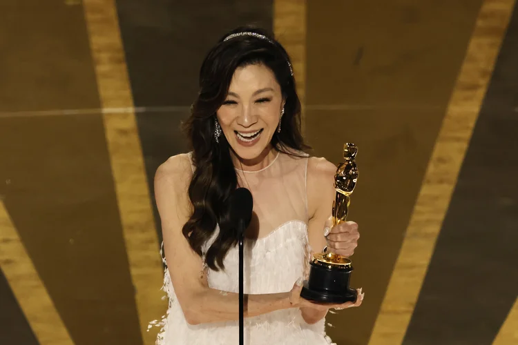 Michelle Yeoh: atriz venceu o Oscar neste domingo. (Kevin Winter/Getty Images)