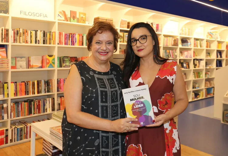 Leny Kyrillos e Cássia Godoy, no lançamento de “Sou Mulher, Sou Líder”, em São Paulo (Cesar Ogata/Divulgação)