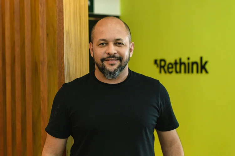 Ricardo Ferreira, CEO da Rethink: “Começamos com 5 pessoas e hoje temos colaboradores em 15 estados brasileiros" (Guilherme Maciel/Divulgação)