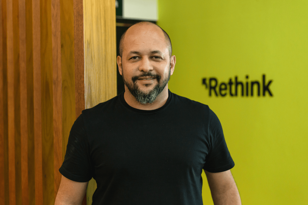 Ricardo Ferreira, CEO da Rethink: “Começamos com 5 pessoas e hoje temos colaboradores em 15 estados brasileiros" (Guilherme Maciel/Divulgação)