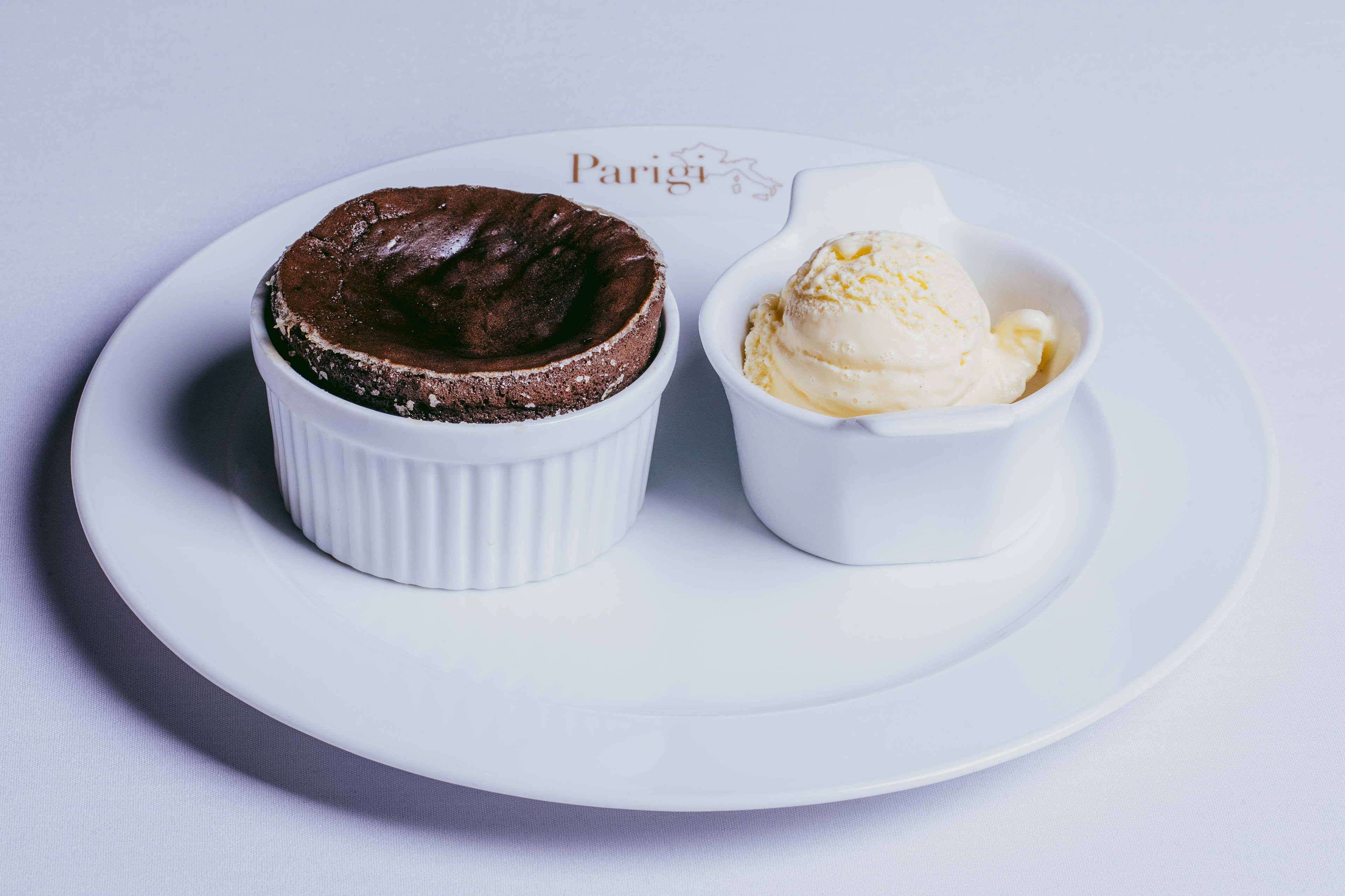 Souffle de chocolate com sorvete de creme 1 - Parigi