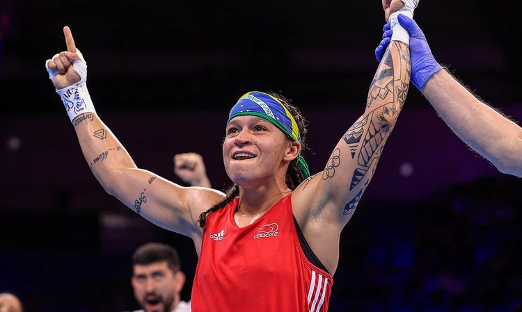 Vice-campeã olímpica em Tóquio e atual número 1 no ranking mundial, a brasileira derrotou neste domingo, 26, na final da categoria até 60 quilos, a colombiana Angiel Paola Valdez Pana (Twitter / Time Brasil/Reprodução)