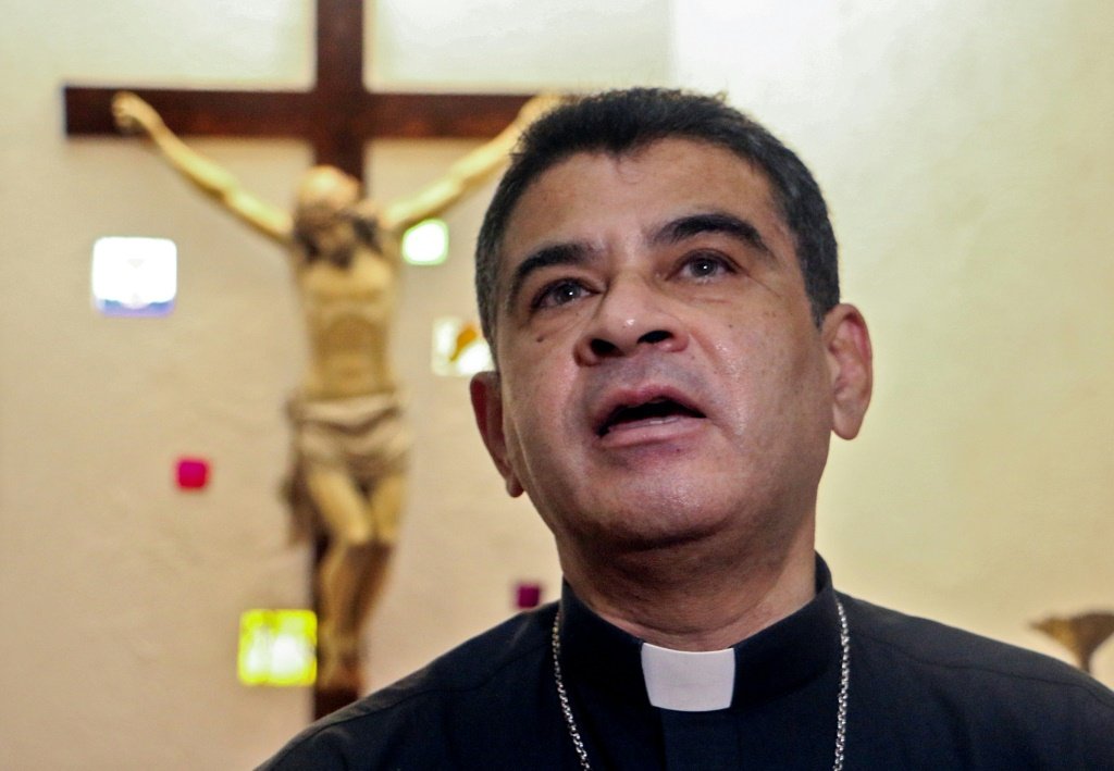 Nicarágua divulga primeiras imagens de bispo preso após dois meses