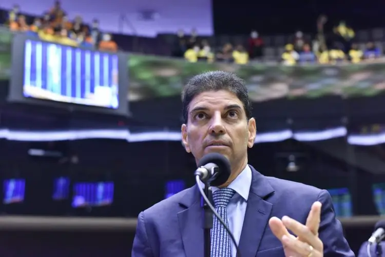 O deputado Cláudio Cajado é apontado como favorito, até aqui, para relatar o novo arcabouço fiscal na Câmara. Crédito: Zeca Ribeiro/Câmara dos Deputados (Zeca Ribeiro/Agência Câmara)