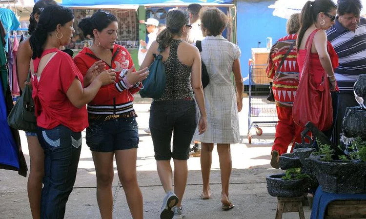 Informações sobre o projeto para igualar salários não foram detalhadas, mas ele deve mexer na Consolidação das Leis do Trabalho (CLT) (Arquivo/Agência Brasil)