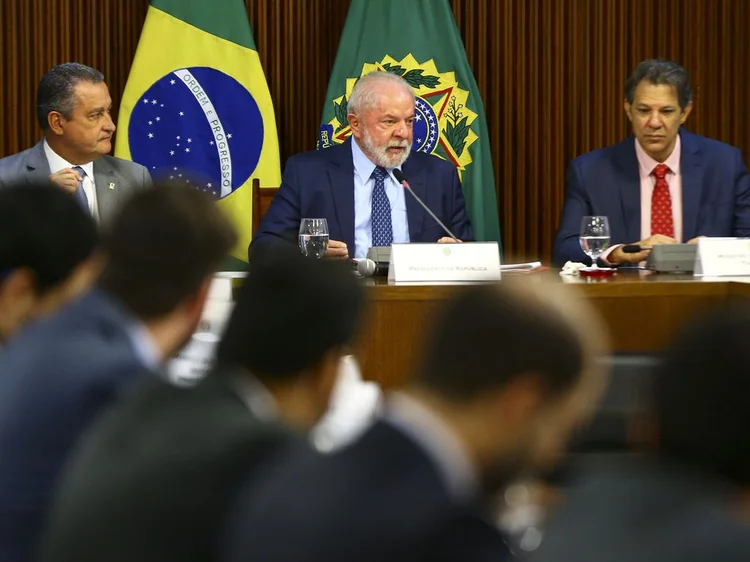 Brasília (DF), 10/03/2023 - O ministro da Casa Civil, Rui Costa, o presidente Luiz Inácio Lula da Silva e o ministro da Fazenda, Fernando Haddad, durante reunião ministerial, no Palácio do Planalto. (Marcelo Camargo/Agência Brasil)