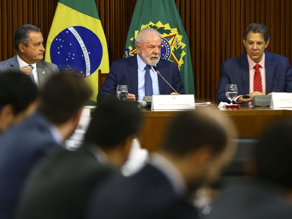 Lula mantém agenda no Alvorada e se encontra com Rui Costa às 15h