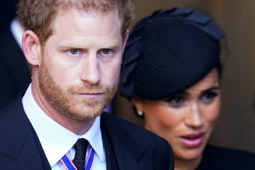 Harry e Meghan: Palácio de Buckingham enviou "um aviso de expulsão" ao casal, que deixou o Reino Unido em 2020 e, desde então, multiplicou seus ataques à família real (AFP/AFP)