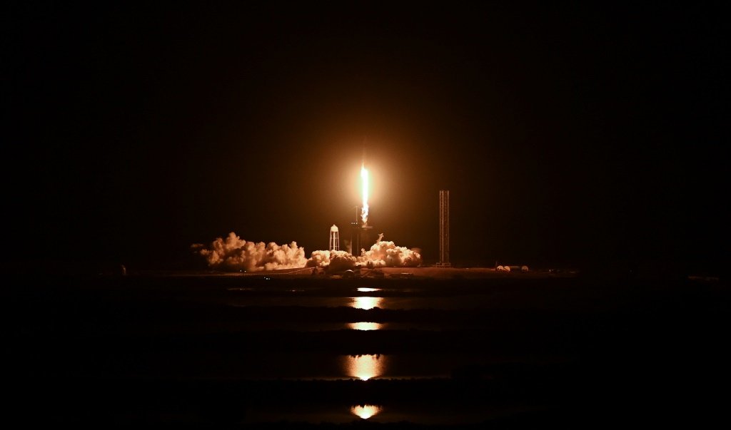 Missão da SpaceX decola para a Estação Espacial Internacional