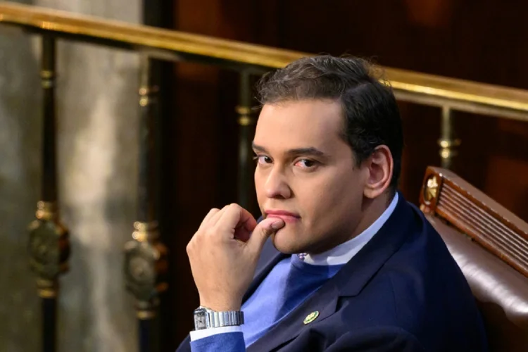 George Santos: comissão que investigou Santos o acusou de utilizar dinheiro de doadores para tratamentos com botox e para pagamentos no site OnlyFans (AFP/AFP)