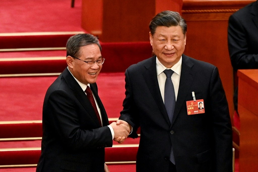 O novo primeiro-ministro da China, Li Qiang e o presidente Xi Jinping. (AFP/AFP)