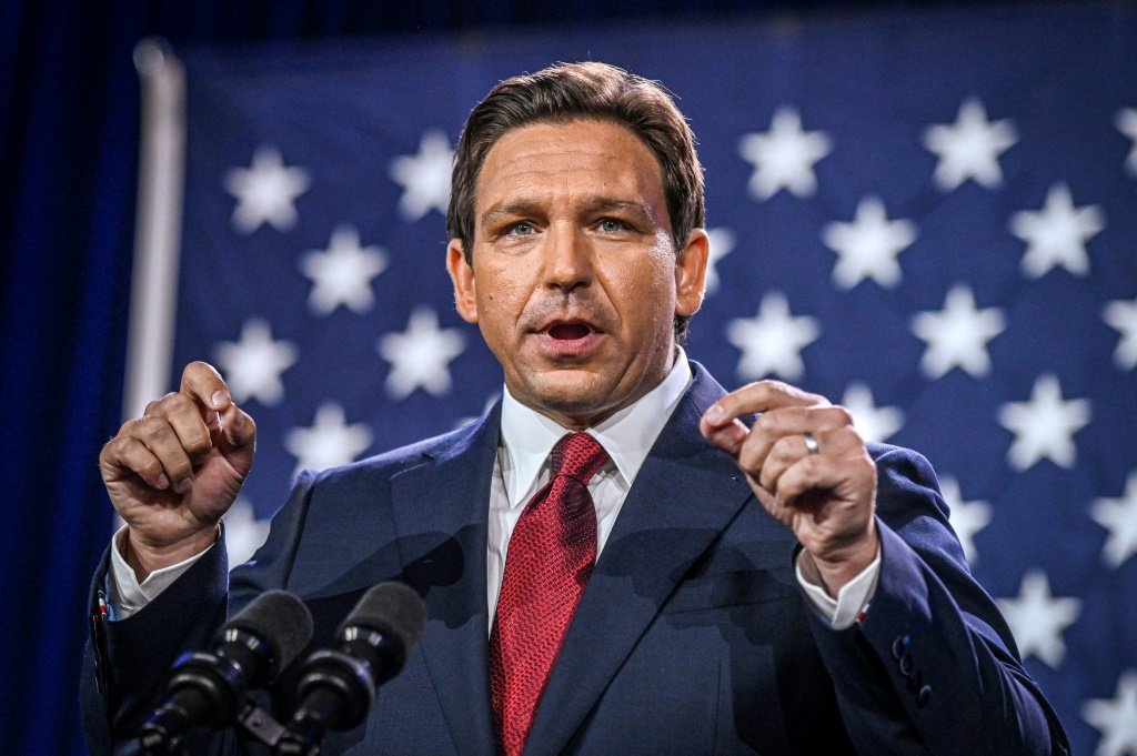 Republicano Ron DeSantis diz poder derrotar Biden em 2024