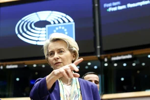 Imagem referente à matéria: União Europeia suspende por 90 dias contramedidas às tarifas americanas, anuncia Von der Leyen