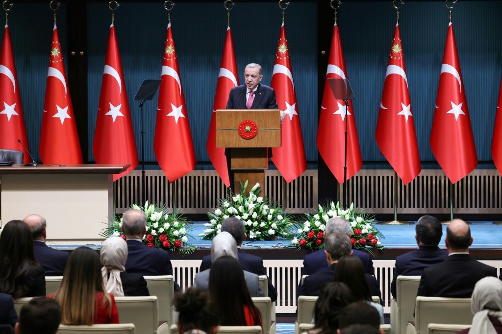 Presidente turco lança sua campanha eleitoral de alto risco