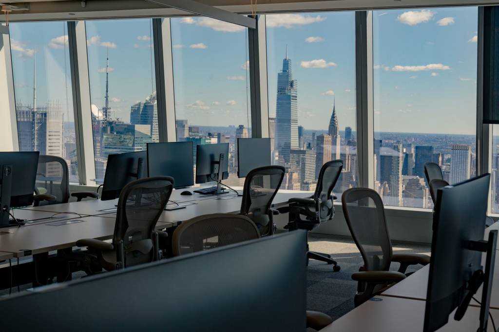 Retração de big techs deixa rastro de escritórios vazios nos EUA